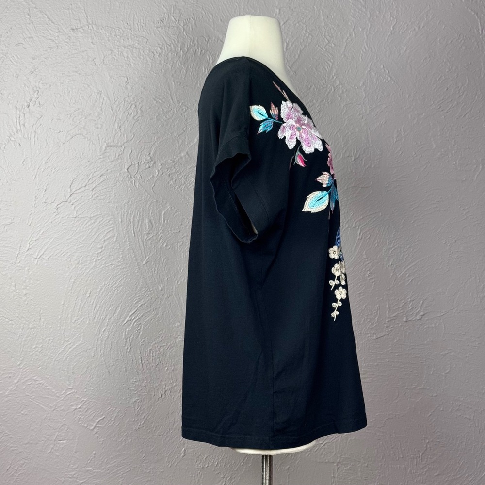 Johnny Was Edie Black Large Embroidered Snake Floral Tee - Picture 7 of 9